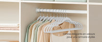 Cintres en Velours, Lot de 30/50, Antiglisse, avec Encoches, Barre pour Pantalons, Crochet Pivotant à 360°, Gain de Place, Épaisseur 0,6 cm, Longueur de 43 cm, Beige Sable/Noir Classique/Gris/Blanc/Rose Clair