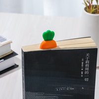 Marque page en forme de carotte