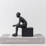 Serre livre statue homme assis