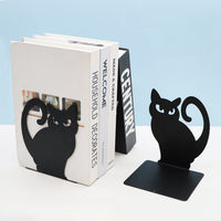 Serre livre en métal noir représentant un chat avec queue enroulée, maintenant des livres sur une étagère