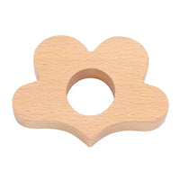 Bague de lecture en bois clair en forme de fleur, posée à plat
