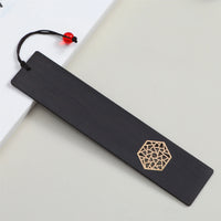 Marque-page en acajou avec grille sculptée style chinois, présenté dans une boîte-cadeau